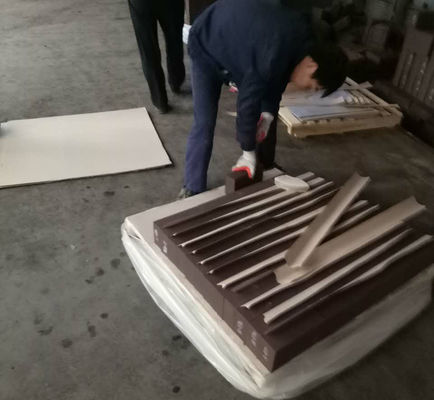 Gạch luyện kim châm Chrome Magnesite kích thước tùy chỉnh và bán chạy cho lò nung thủy tinh